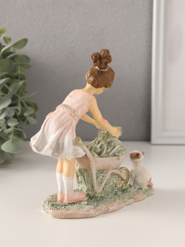 Сувенир полистоун "Девочка с цветами в тачке, с котёнком" розовый 14х6,5х15 см