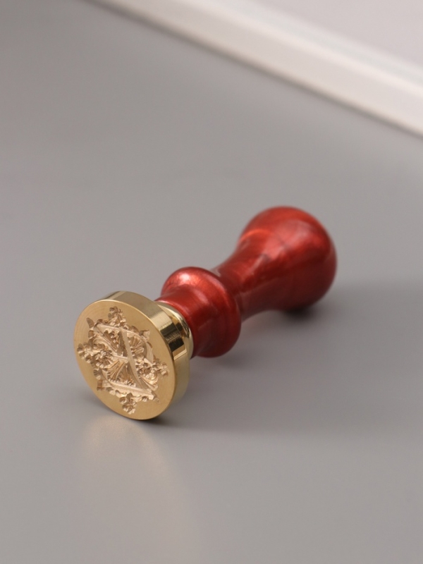 Печать для сургуча с пластиковой ручкой Печать для сургуча с пластиковой ручкой "Буква E на вензеле" 2,5х2,5х6,3 см