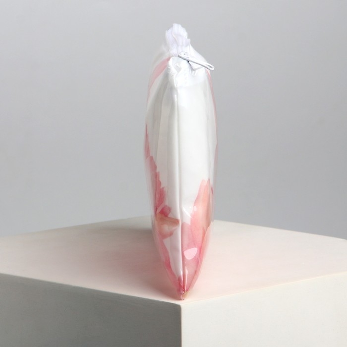 Косметичка-пенал PVC на молнии &laquo;Цветы&raquo;