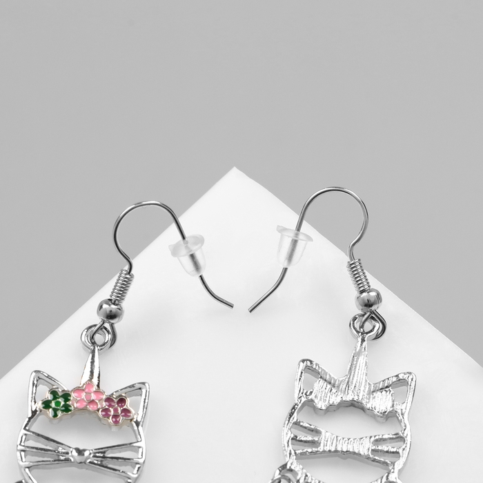 Серьги эмаль &laquo;Кошка&raquo; с листьями, цветные в серебре