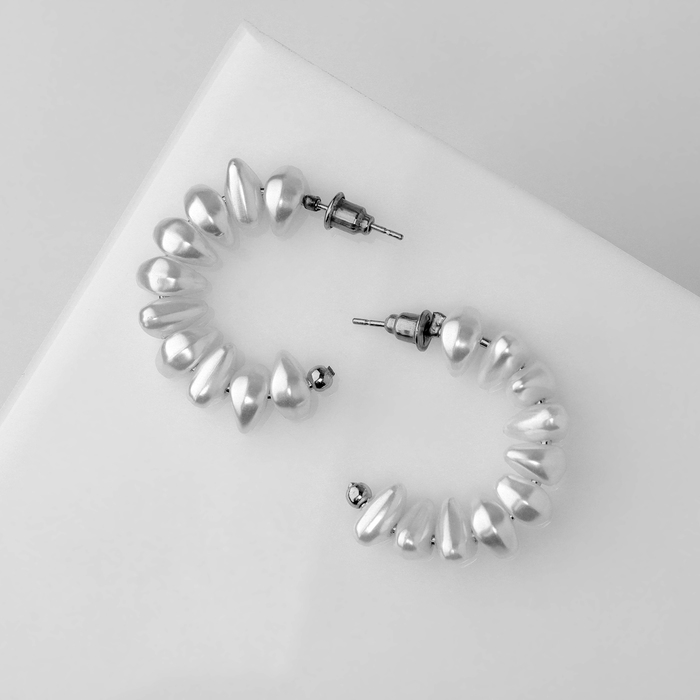 Серьги с жемчугом «Бусина» полумесяц, цвет серебро Серьги с жемчугом «Бусина» полумесяц, цвет серебро