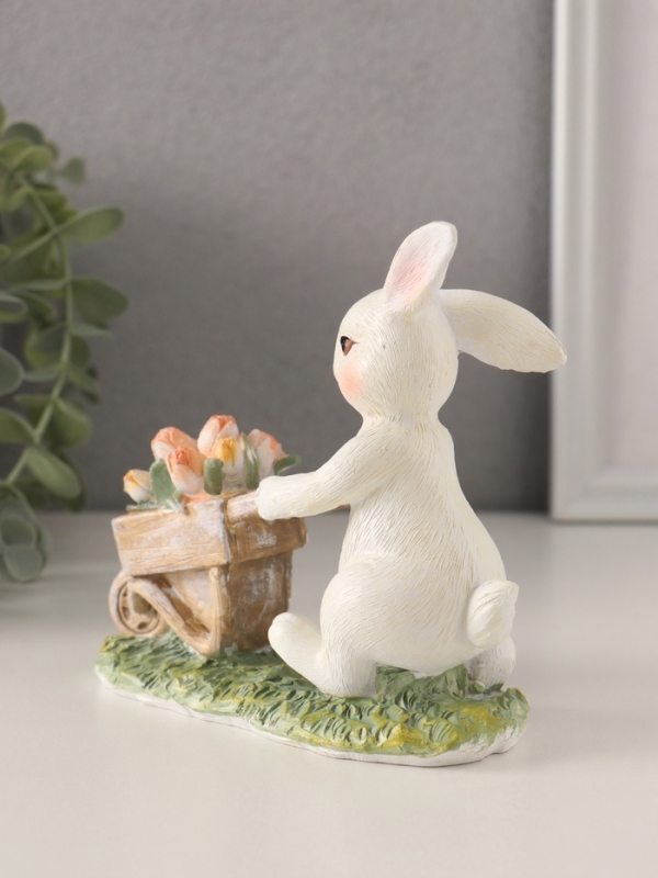 Сувенир полистоун "Кролик везет тележку с тюльпанами" 13,5х6х12 см