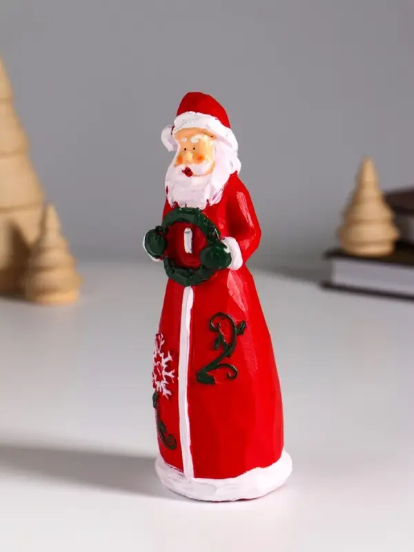 Сувенир полистоун "Дед Мороз в красном кафтане с венком/домиком" МИКС 5х4,5х14 см
