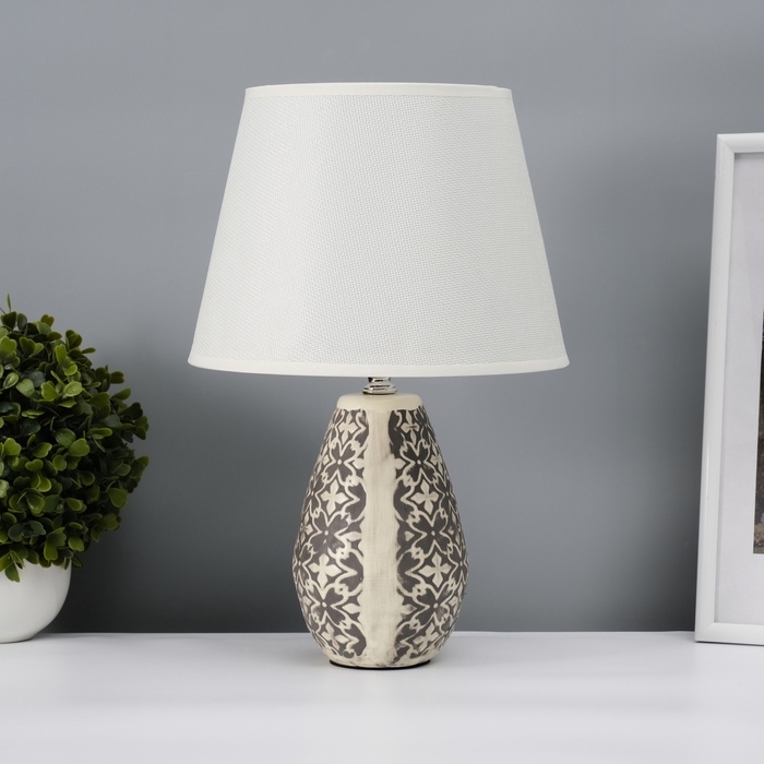 Настольная лампа с абажуром RISALUX &laquo;Лесли&raquo;, Е14, 40 Вт, бело-чёрный, 22&times;22&times;34.5 см