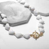 Колье &laquo;Перламутр&raquo; сердца, цвет белый в золоте, 42см