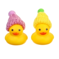 Набор резиновых игрушек для ванны &laquo;Уточки в шапке&raquo;, 4 см, с пищалкой, 2 шт., Крошка Я