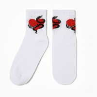 Новый год. Символ года. Змея. Носки женские "Змея на сердце", цвет белый, р-р 23-25 Новый год. Символ года. Змея. Носки женские "Змея на сердце", цвет белый, р-р 23-25