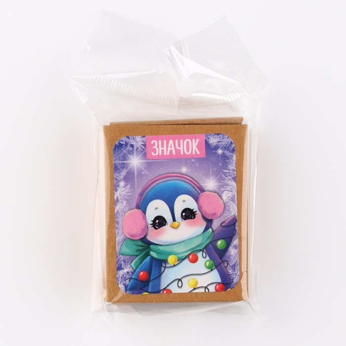 Новогодний значок в коробочке &laquo;Новый год: Пингвиненок&raquo; 2,9 х 3,7