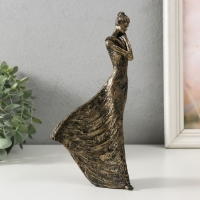 Сувенир полистоун "Девушка - объятия" под бронзу 11х7х22 см Сувенир полистоун "Девушка - объятия" под бронзу 11х7х22 см