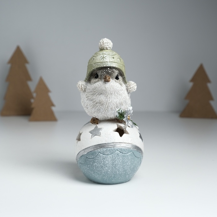 Сувенир полистоун свет "Воробышек в шапке сидит на новогоднем шарике" серый 7,6х9,5х15 см