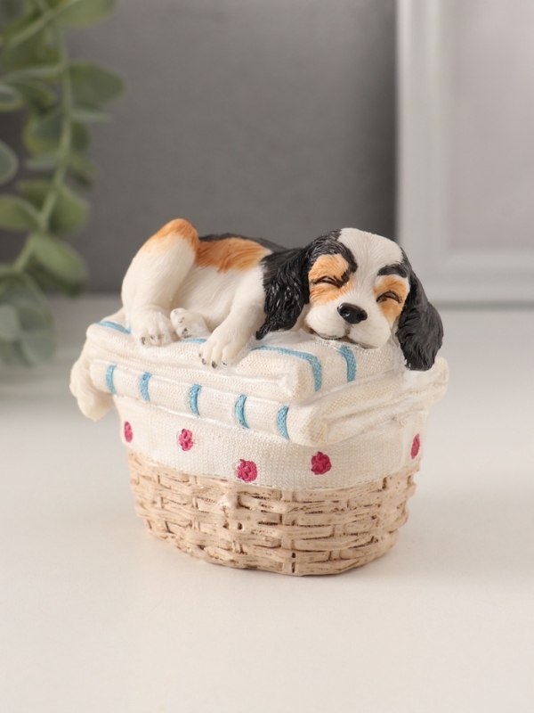 Сувенир полистоун "Пёсик спит в корзине с бельём" 8,5х6х7,5 см
