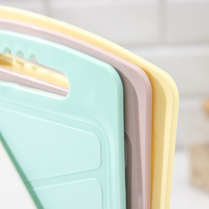 Набор досок разделочных на подставке, 3 шт, 32&times;20 см, цвет белый