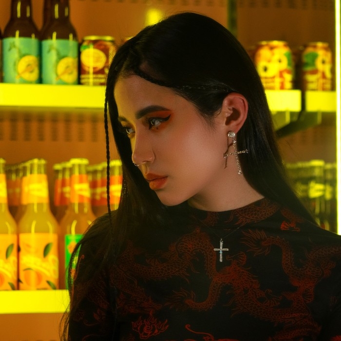 Серьги висячие со стразами &laquo;Крестики&raquo; грация, цвет белый в серебре, 6см