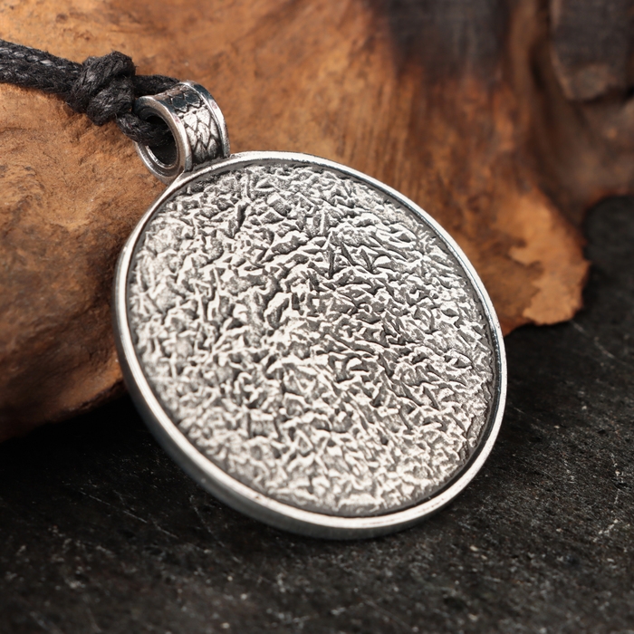 Амулет Амулет "Змеевик" с камнем малахит, 35х43 мм, металлический