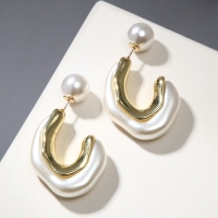 Серьги с жемчугом &laquo;Течение&raquo; бусина, цвет белый в золоте