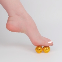 Набор массажёров с магнитом, &laquo;Шары&raquo;, d = 3 см, 2 шт, цвет золотистый