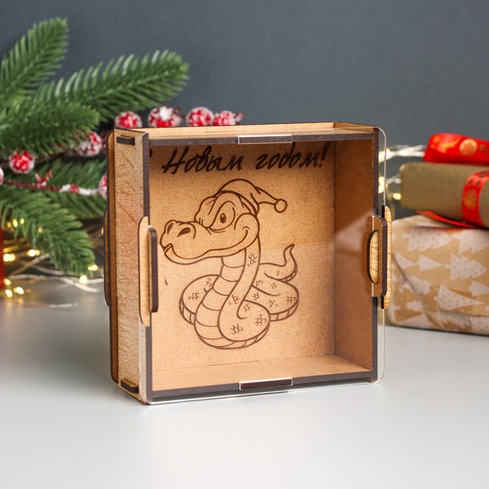 Новогодняя копилка с акрилом Новогодняя копилка с акрилом "Змея в колпаке" 12х12х4 см