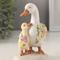 Сувенир полистоун "Утка с утёнком с букетами цветов" 8х8х13 см Сувенир полистоун "Утка с утёнком с букетами цветов" 8х8х13 см