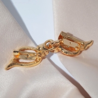 Зажим для кардигана &laquo;Волны&raquo;, цвет белый в золоте