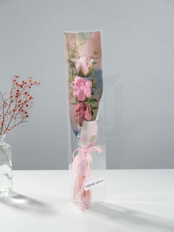 Букет из мыльных лепестков "Три розы с эвкалиптом" розовый 8,5х7,4х38,6 см