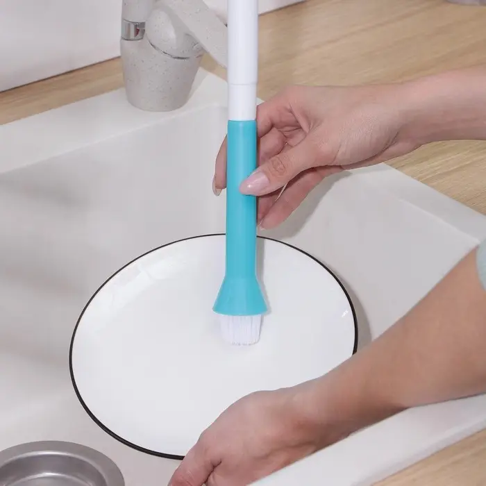 Щётка - насадка на кухонный кран, диаметр отверстия 2,5 см, длина 32 см, длина щётки 2,5 см