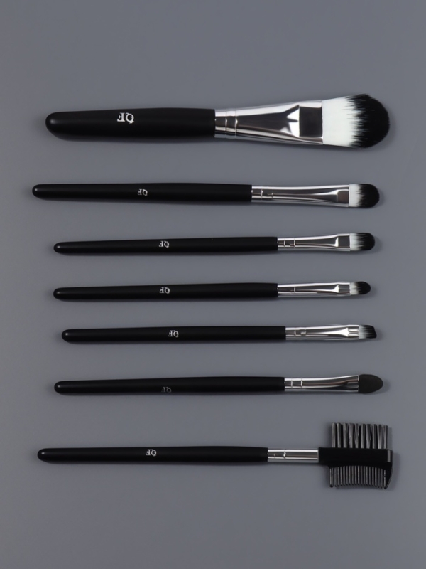 Набор кистей для макияжа, 7 предметов, чехол на кнопке, цвет чёрный