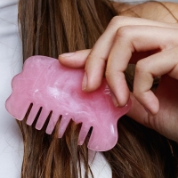 Массажёр Гуаша &laquo;Гребешок&raquo;, 8,5 &times; 5 см, цвет розовый