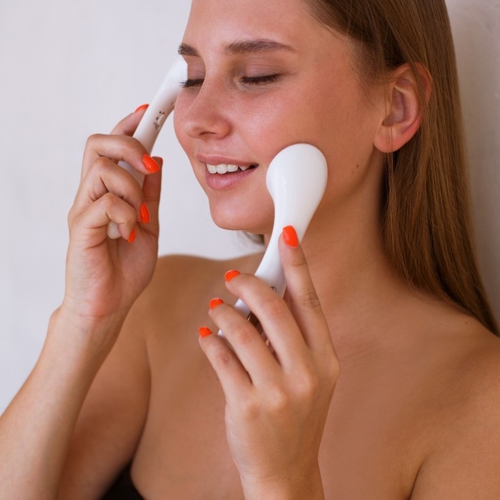 Массажёр для лица Luazon LMZ-033, электрический, 2 режима, от батарейки (в комплекте), белый Массажёр для лица Luazon LMZ-033, электрический, 2 режима, от батарейки (в комплекте), белый