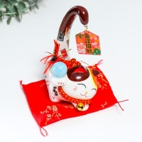 Сувенир керамика "Манэки-нэко с шариком и подвеской" 9х7х15,5 см Сувенир керамика "Манэки-нэко с шариком и подвеской" 9х7х15,5 см