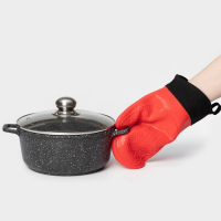 Рукавица для горячего Доляна &laquo;Профи&raquo;, силикон, 28&times;18,5&times;1,5 см, с манжетой, цвет красный