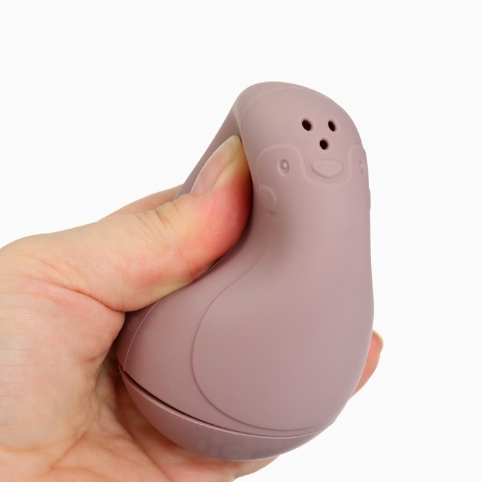 Игрушка для ванны &laquo;Пингвинчик-брызгалка&raquo;, цвет МИКС, Mum&Baby