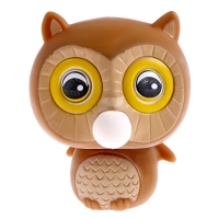 Мялка &laquo;Совушка&raquo; надувает шарик