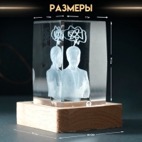 Сувенир стекло подсветка "Прямоугольник. Мыслитель" подставка дерево, USB 7х7х10
