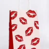 Пакет подарочный крафт "Поцелуи" 18 х 8 х 25 См