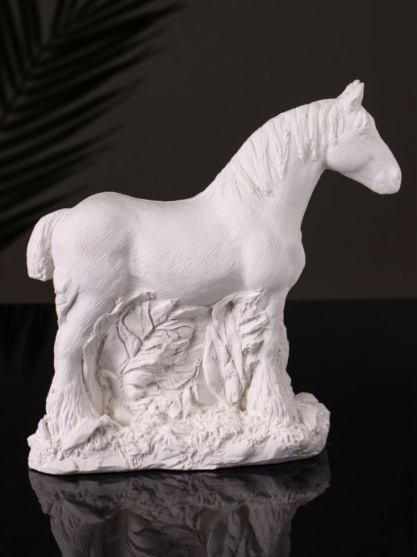 Статуэтка "Конь в  траве стоит " 12х14х6 см, натуральный