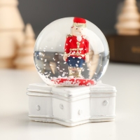 Снежный шар новогодний стеклянный &laquo;Щелкунчик на звезде&raquo;, 5&times;5&times;6 см, МИКС