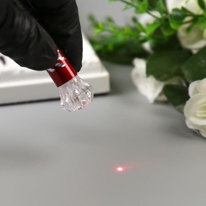 Фонарик+лазер на карабине 4 режима Фонарик+лазер на карабине 4 режима "Чёрточки" МИКС 8х1,9х1,9 см