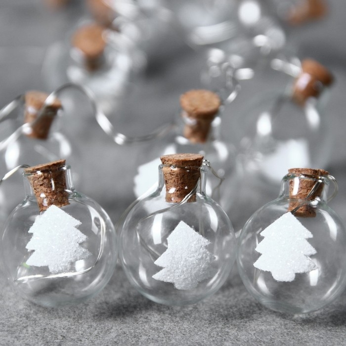 Гирлянда &laquo;Нить&raquo; 1.6 м с насадками &laquo;Шарики с ёлочкой&raquo;, IP20, серебристая нить, 15 LED, батарейки ААх2 (нет в комплекте), свечение белое