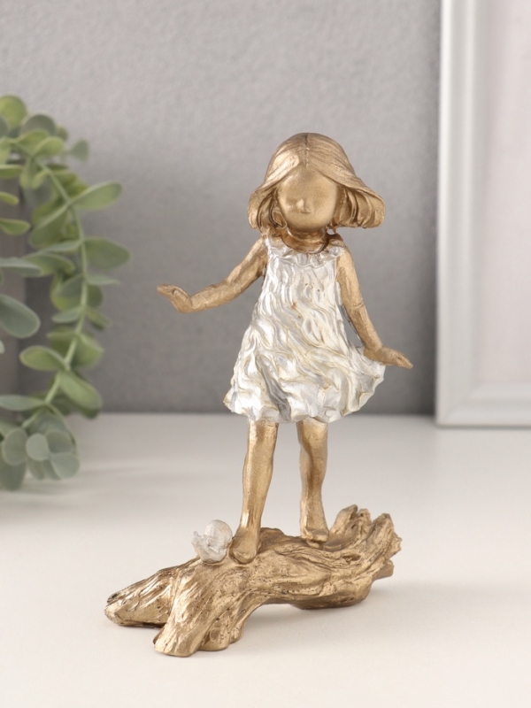 Сувенир полистоун "Малышка с улиткой на коряге" бронза с серебром 9,5х4,5х15 см