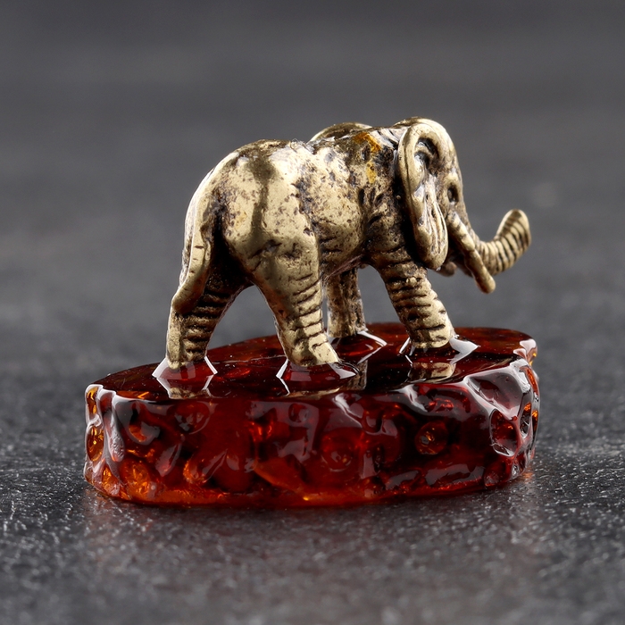 Брелок талисман "Слон", латунь, янтарь