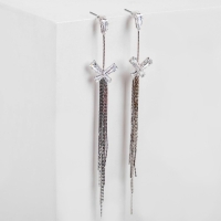 Серьги висячие со стразами "Искры" бантик с нитями, цвет белый в серебре Серьги висячие со стразами "Искры" бантик с нитями, цвет белый в серебре