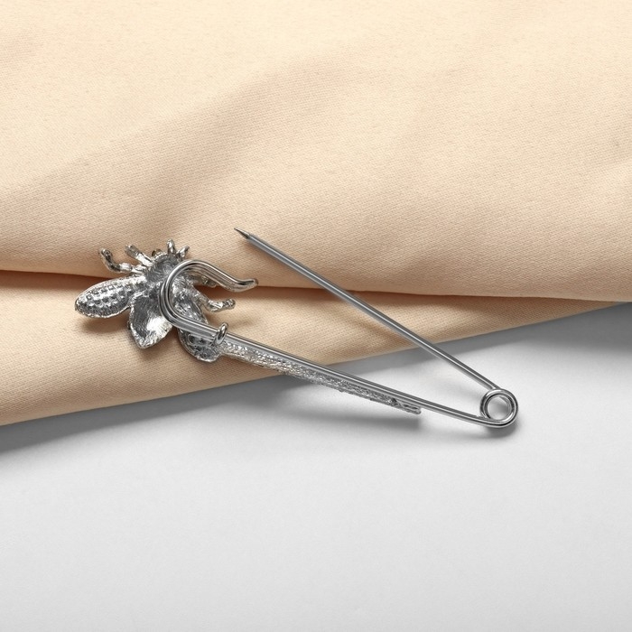 Булавка &laquo;Пчела&raquo; со стразами, 5,5см, цвет чёрно-белый в серебре