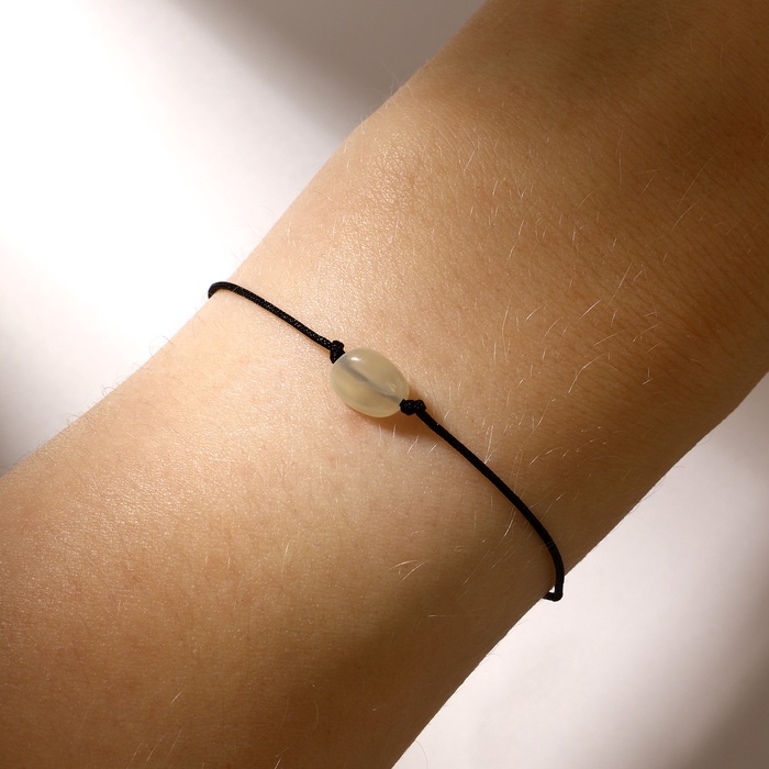 Браслет желаний &laquo;Лунный камень&raquo; на чёрной нити, длина регулируется