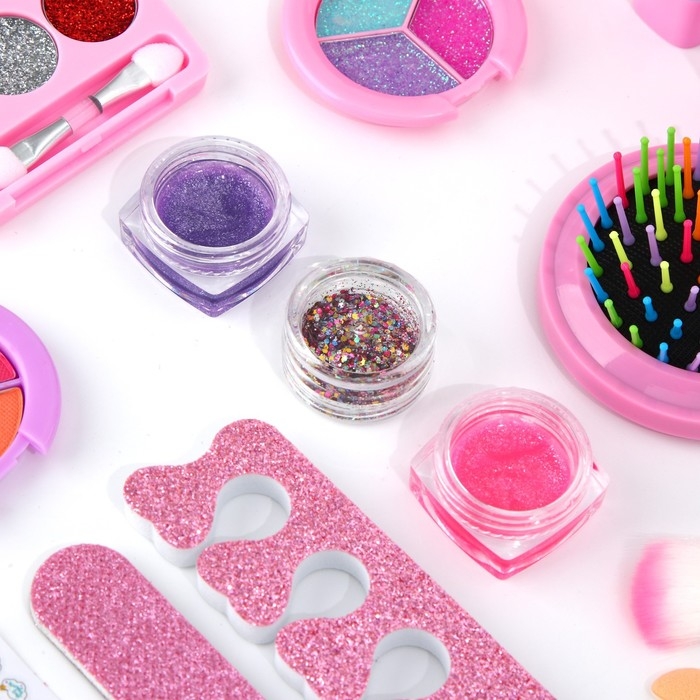 Набор детской косметики в чемодане &laquo;Самой красивой&raquo;, тени, резинки для волос, блески для губ, глиттер, лаки для ногтей, наклейки, пилочка, расчёска, кисти, косметичка