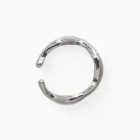 Серьга "Кафф" мятый металл, цвет серебро