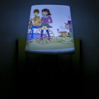 Ночник пластик датчик света "Качели" LED МИКС 5,8х7х10,5 см RISALUX