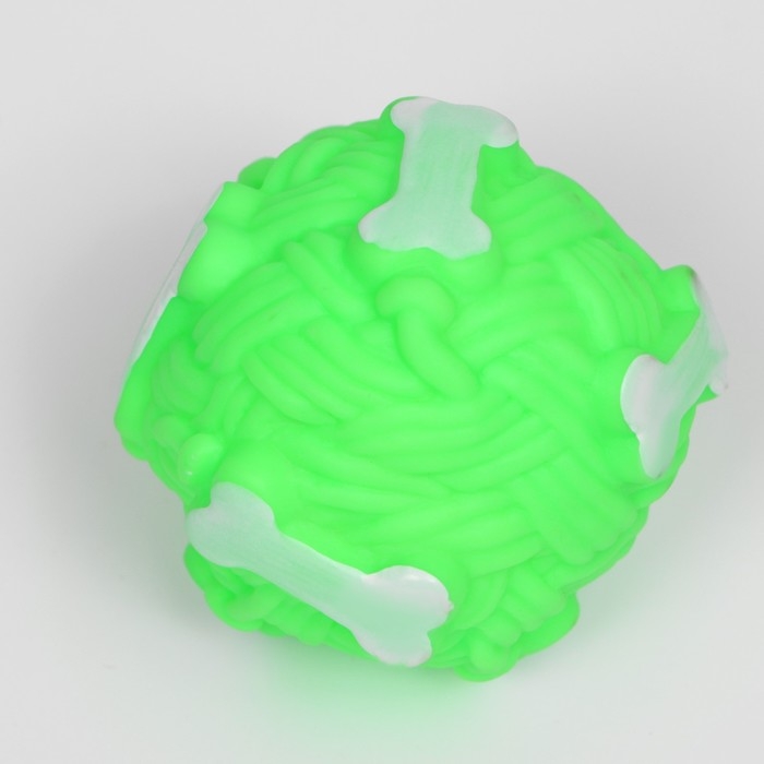 Игрушка пищащая Игрушка пищащая "Клубок с косточками" для собак, 8 см, зелёная