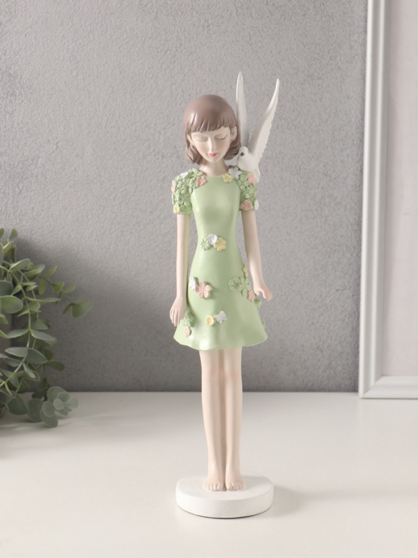 Сувенир полистоун "Девочка с белым голубем на плече" 11х9,5х32,5 см