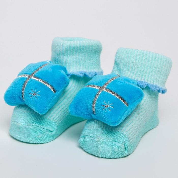 Подарочный набор для малыша: носочки погремушки + браслетики погремушки &laquo;Сказка на Новый Год&raquo;, подарочная упаковка