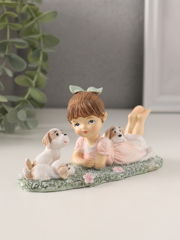 Сувенир полистоун "Малышка в розовом платье на лужайке с щенятами" 13х6х7 см